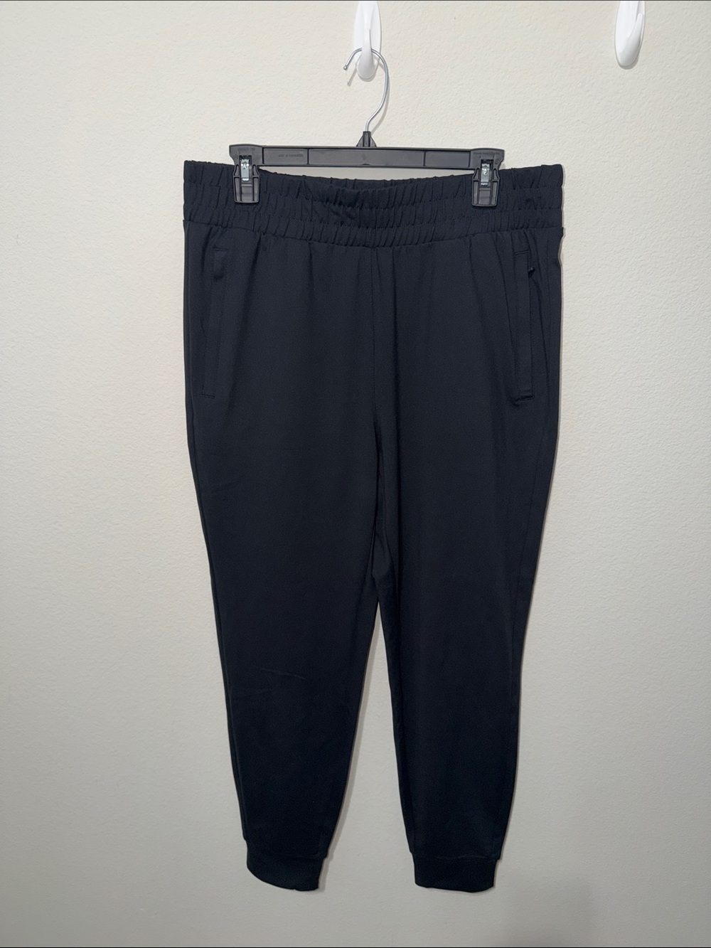 NWOT Yogalicious Black women's Jogger Pants with Elastic Waist